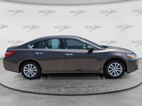Used 2016 Nissan Altima 2.5 S w/ Power Driver Seat Package FWD image 4