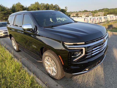 Used 2026 Chevrolet Tahoe Premier AWD/4WD image 2