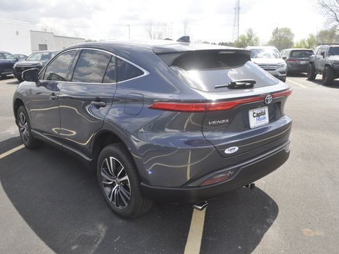 Used 2024 Toyota Venza LE AWD/4WD image 5