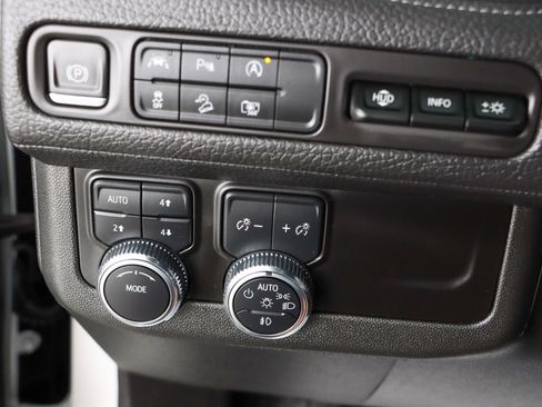 Used 2023 GMC Yukon Denali AWD/4WD image 23