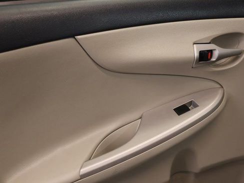 Used 2013 Toyota Corolla LE Special Edition image 26