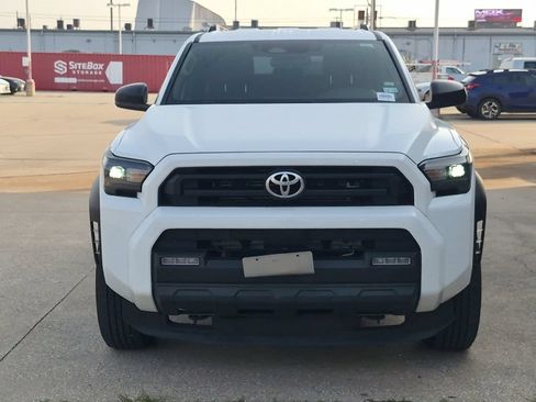 Used 2025 Toyota 4Runner SR5 AWD/4WD image 5