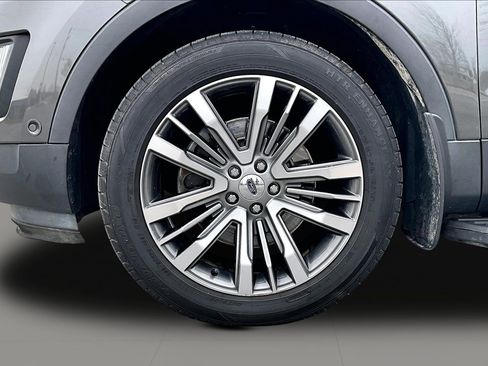 Used 2017 Ford Explorer Platinum image 37