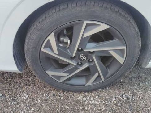Used 2025 Hyundai Elantra Limited FWD image 8
