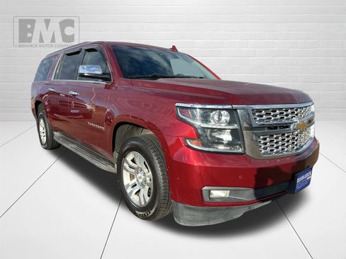 Used 2016 Chevrolet Suburban LT w/ Luxury Package image 3