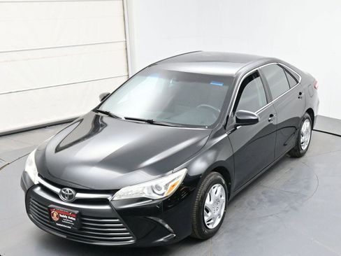 Used 2015 Toyota Camry LE image 32