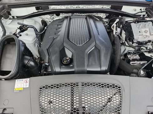 Used 2023 Porsche Macan AWD/4WD image 12