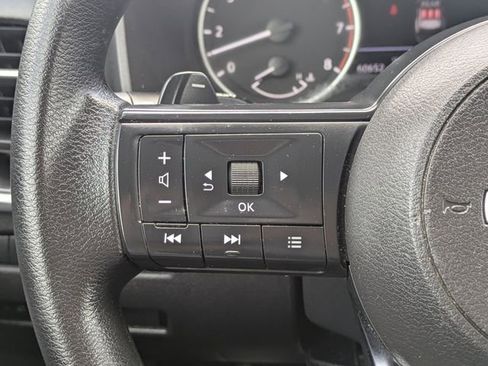 Used 2024 Nissan Rogue SV FWD image 26