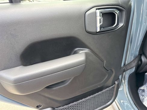 New 2025 Jeep Gladiator Mojave w/ Convenience Group image 10