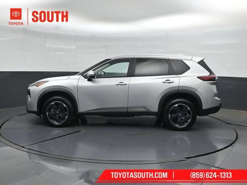Used 2024 Nissan Rogue SV AWD/4WD image 7