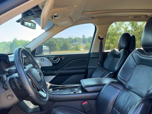 Used 2020 Lincoln Aviator Reserve w/ Equipment Group 202A image 4