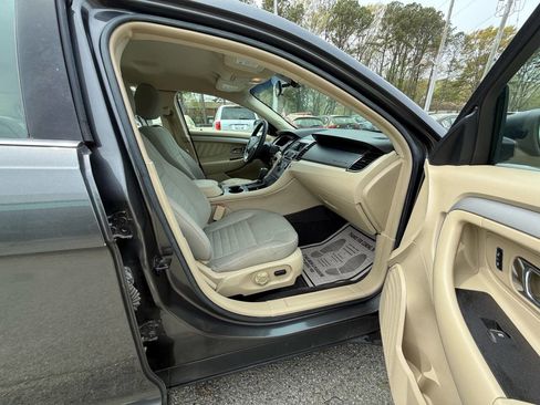Used 2016 Ford Taurus SE image 9