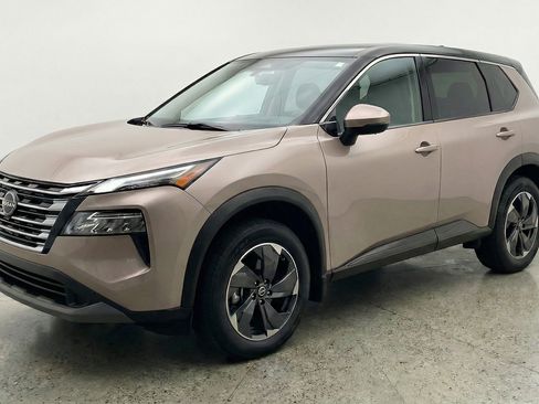 Used 2025 Nissan Rogue SV AWD/4WD image 3