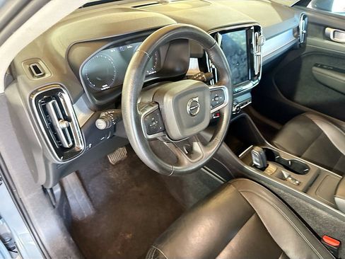 Used 2021 Volvo XC40 T5 Momentum w/ Protection Package Premier AWD/4WD image 10
