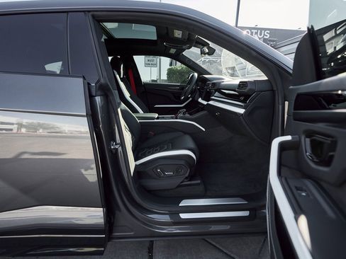 Used 2025 Lamborghini Urus SE image 23