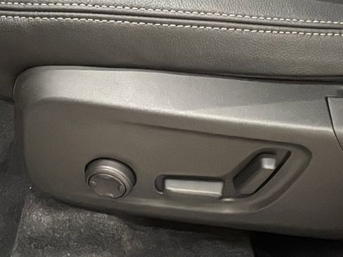 New 2026 Volvo XC40 B5 Plus w/ Climate Package image 24