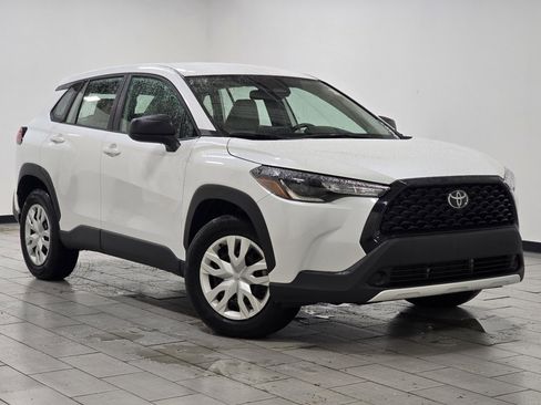 Certified 2024 Toyota Corolla Cross L image 2