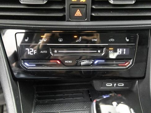 Used 2025 Volkswagen Jetta SE image 20