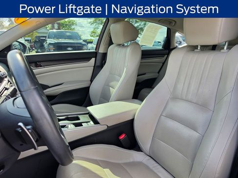 Used 2018 Honda Accord Touring image 11