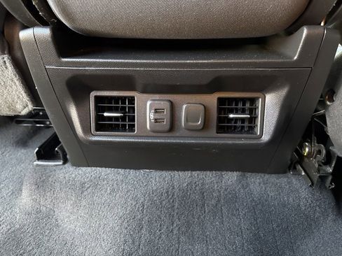 Used 2022 Chevrolet Silverado 1500 LT AWD/4WD image 24