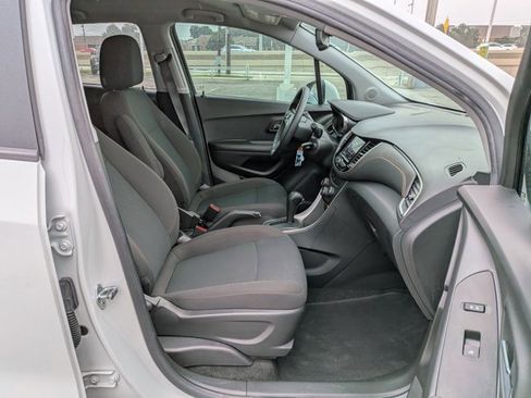 Used 2022 Chevrolet Trax LS w/ Tint and Cruise Package AWD/4WD image 21