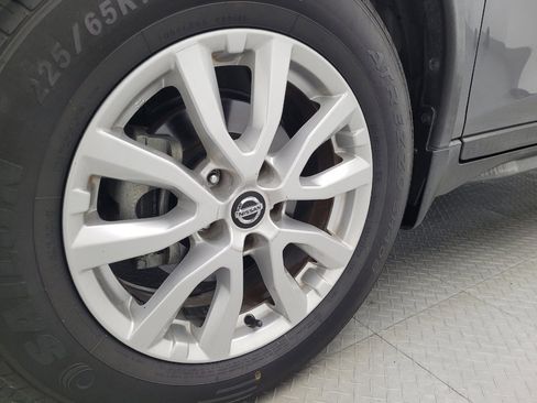 Used 2019 Nissan Rogue SV image 31