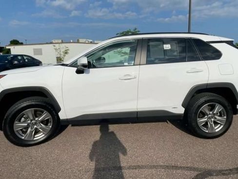 Used 2025 Toyota RAV4 XLE AWD/4WD image 5