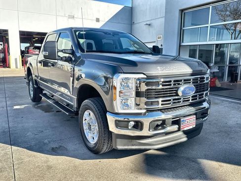 Used 2025 Ford F250 XLT image 6