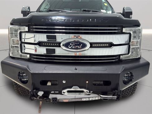 Certified 2017 Ford F250 Lariat w/ Lariat Ultimate Package AWD/4WD image 31