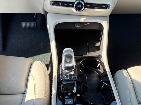 New 2026 Volvo XC40 B5 Ultra w/ Climate Package image 24