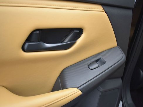 New 2025 Nissan Sentra SV w/ SV Premium Package FWD image 15