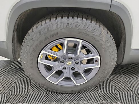 Used 2024 Rivian R1S Adventure image 12