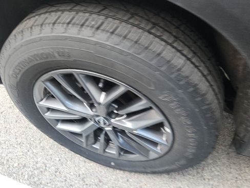 Used 2023 Nissan Rogue S image 3