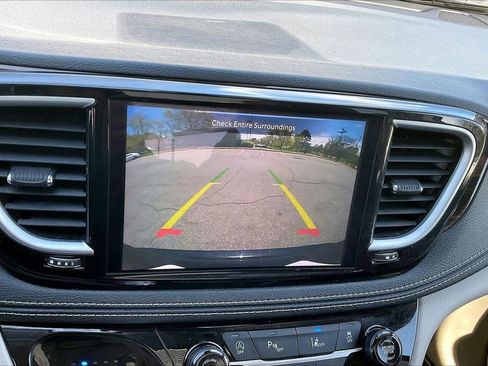 Used 2023 Chrysler Pacifica Limited FWD image 15