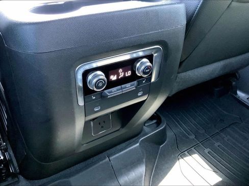 Used 2022 GMC Yukon XL Denali AWD/4WD image 10