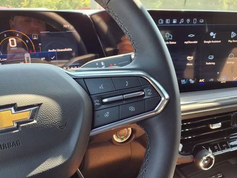 New 2025 Chevrolet Suburban Premier image 30