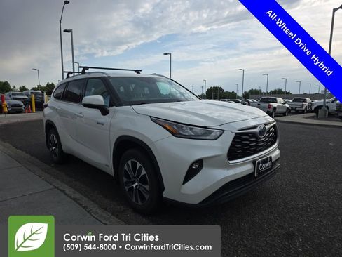 Used 2020 Toyota Highlander XLE AWD/4WD image 1