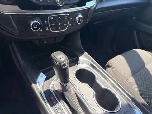Used 2019 Chevrolet Traverse LT FWD image 22