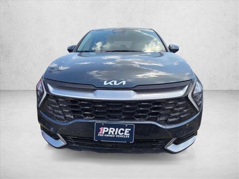 Used 2025 Kia Sportage LX image 2