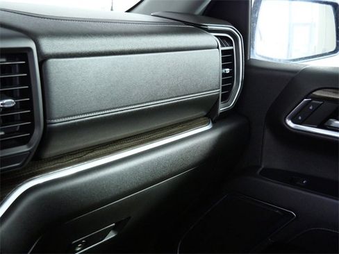 Used 2024 Chevrolet Silverado 1500 LT image 18