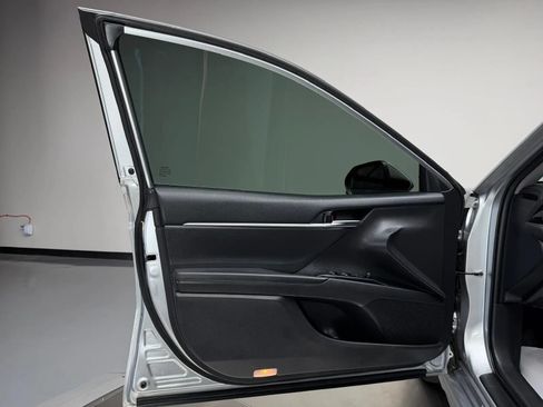 Used 2019 Toyota Camry SE FWD image 15