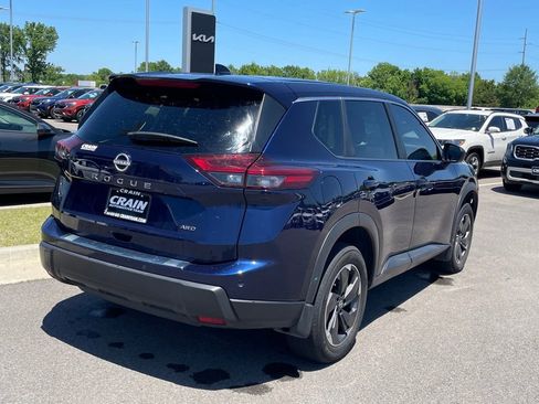 Used 2025 Nissan Rogue SV AWD/4WD image 7