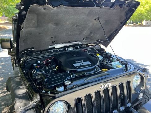 Used 2017 Jeep Wrangler Unlimited Sahara w/ Connectivity Group AWD/4WD image 33