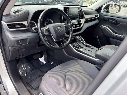 Used 2021 Toyota Highlander LE AWD/4WD image 16