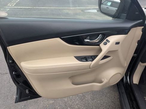 Used 2019 Nissan Rogue SL image 14