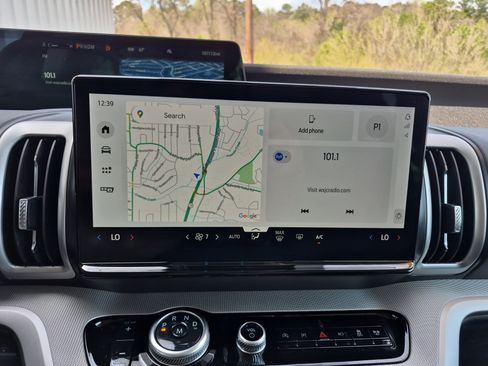 Used 2025 Ford Expedition Active image 31