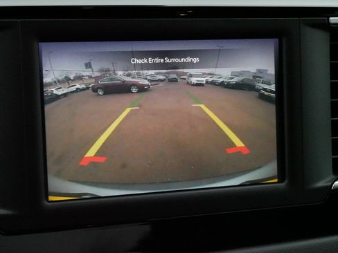 Used 2023 Chrysler Voyager LX image 28