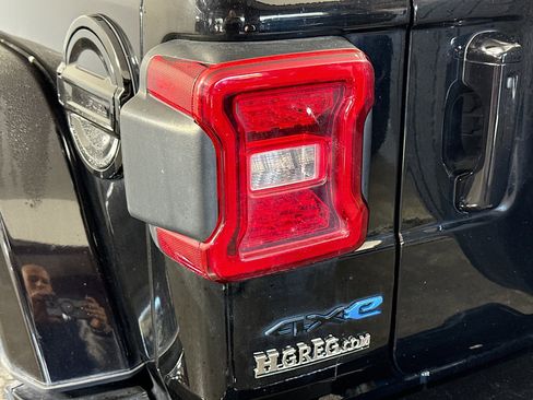 Used 2021 Jeep Wrangler Unlimited Sahara image 36