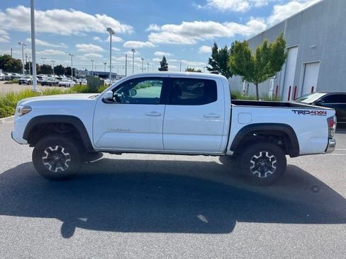 Used 2022 Toyota Tacoma TRD Off-Road AWD/4WD image 10