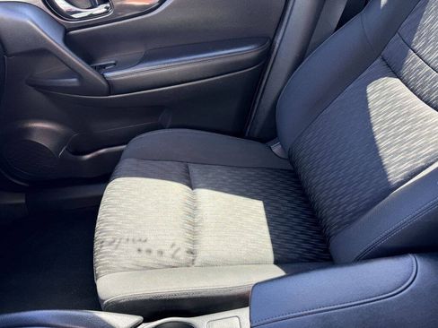 Used 2018 Nissan Rogue S AWD/4WD image 12